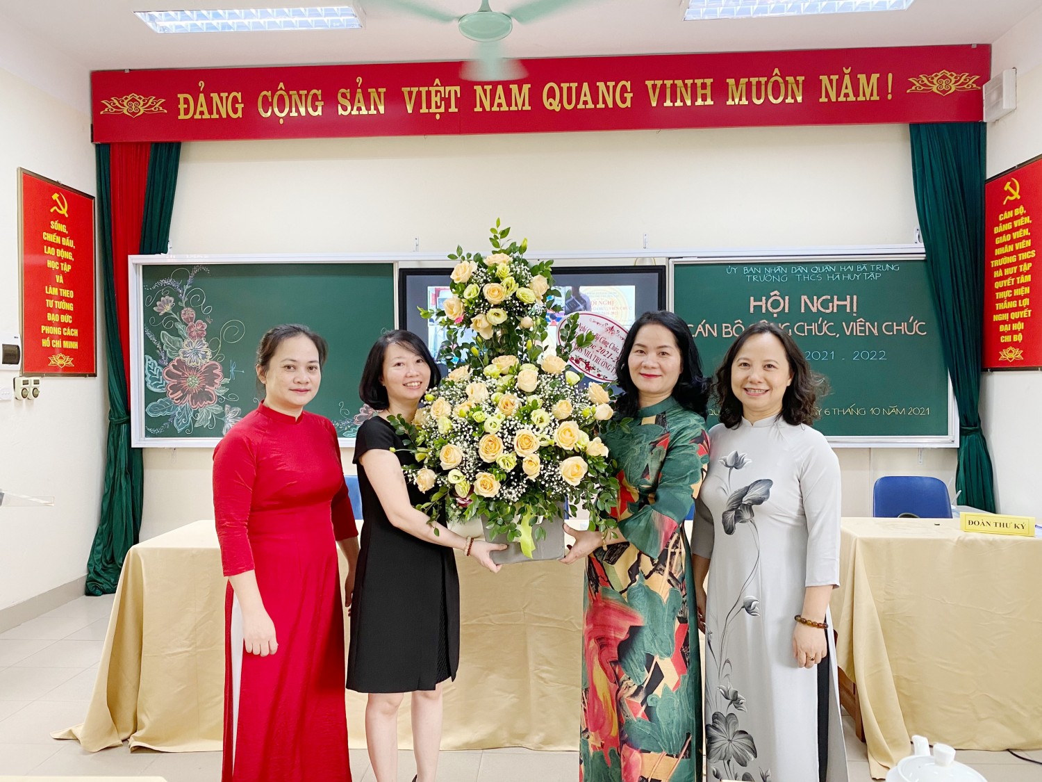 Hội nghị cán bộ công chức, viên chức của trường Hà Huy Tập năm học 2021-2022