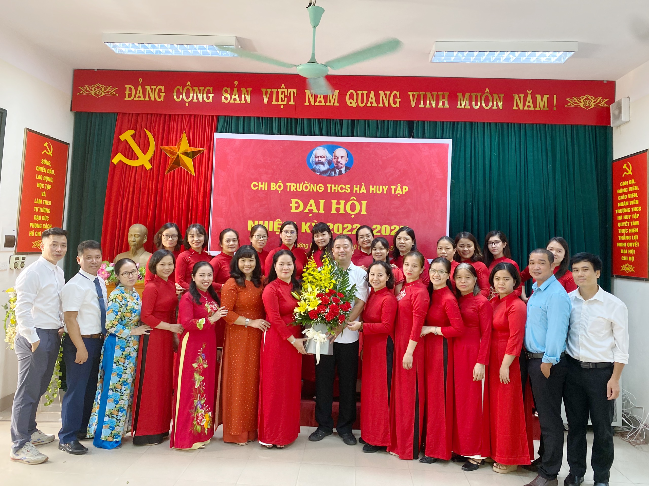 ĐẠI HỘI CHI BỘ NHIỆM KỲ 2022-2025 CỦA TRƯỜNG THCS HÀ HUY TẬP