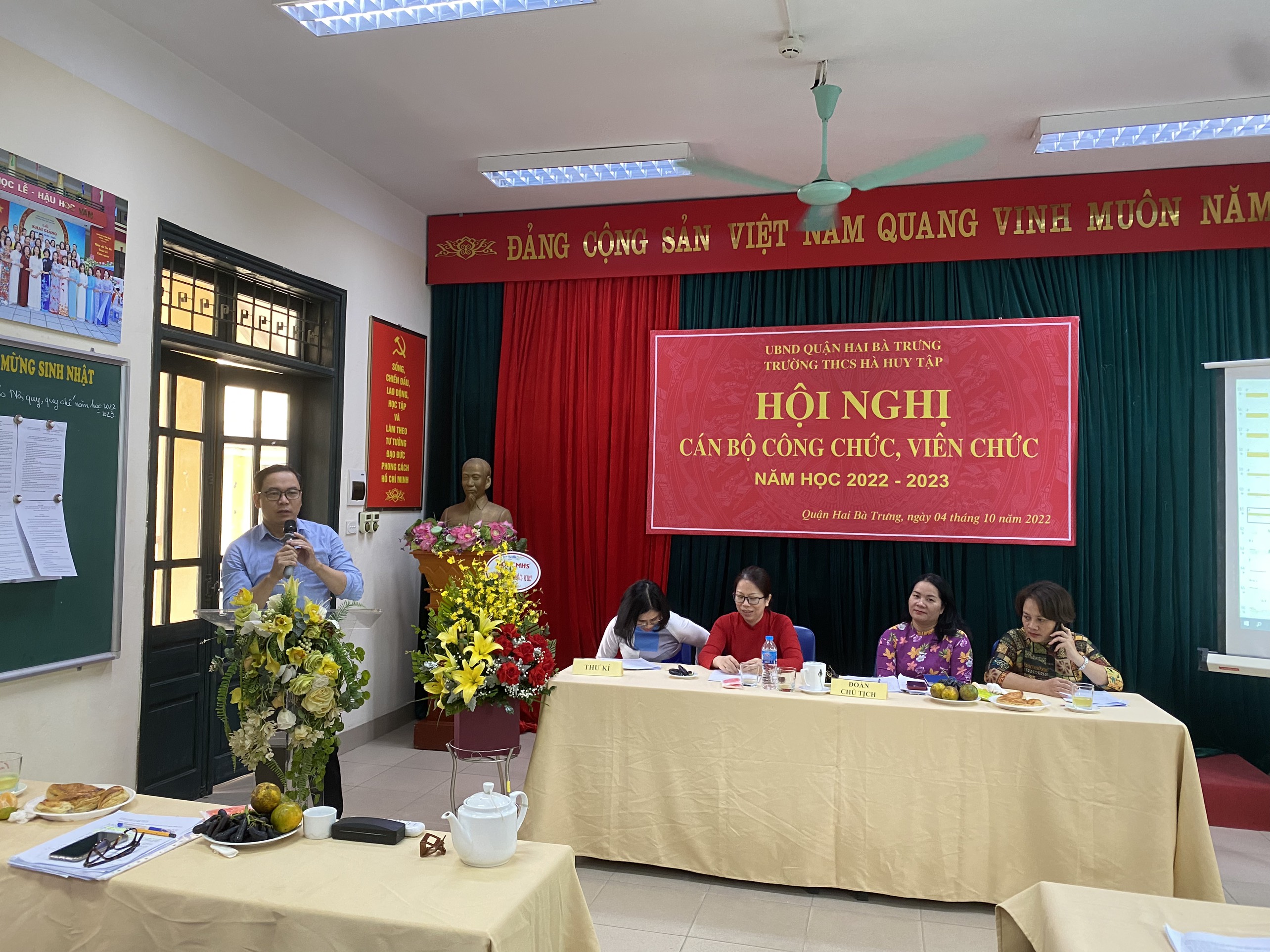 Đồng chí Nguyễn Văn Tám phát biểu, góp ý