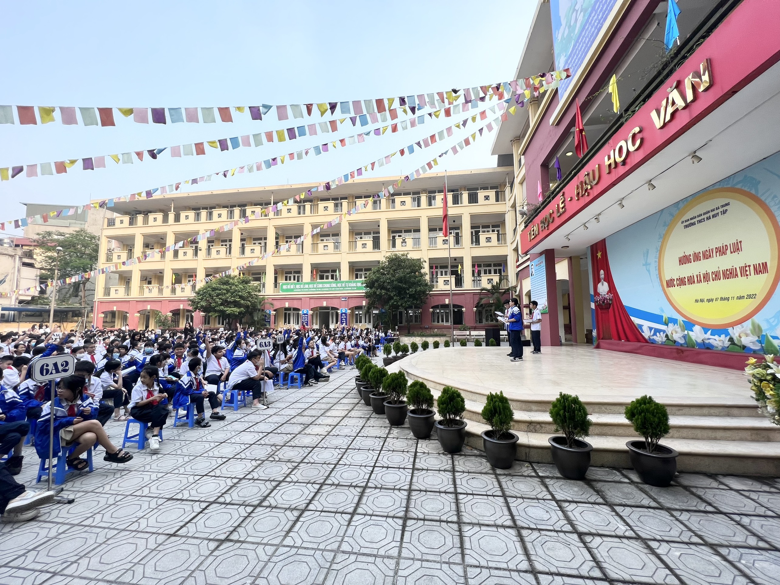 TRƯỜNG THCS HÀ HUY TẬP HƯỞNG ỨNG NGÀY PHÁP LUẬT NƯỚC CỘNG HÒA XÃ HỘI CHỦ NGHĨA VIỆT NAM 9/11