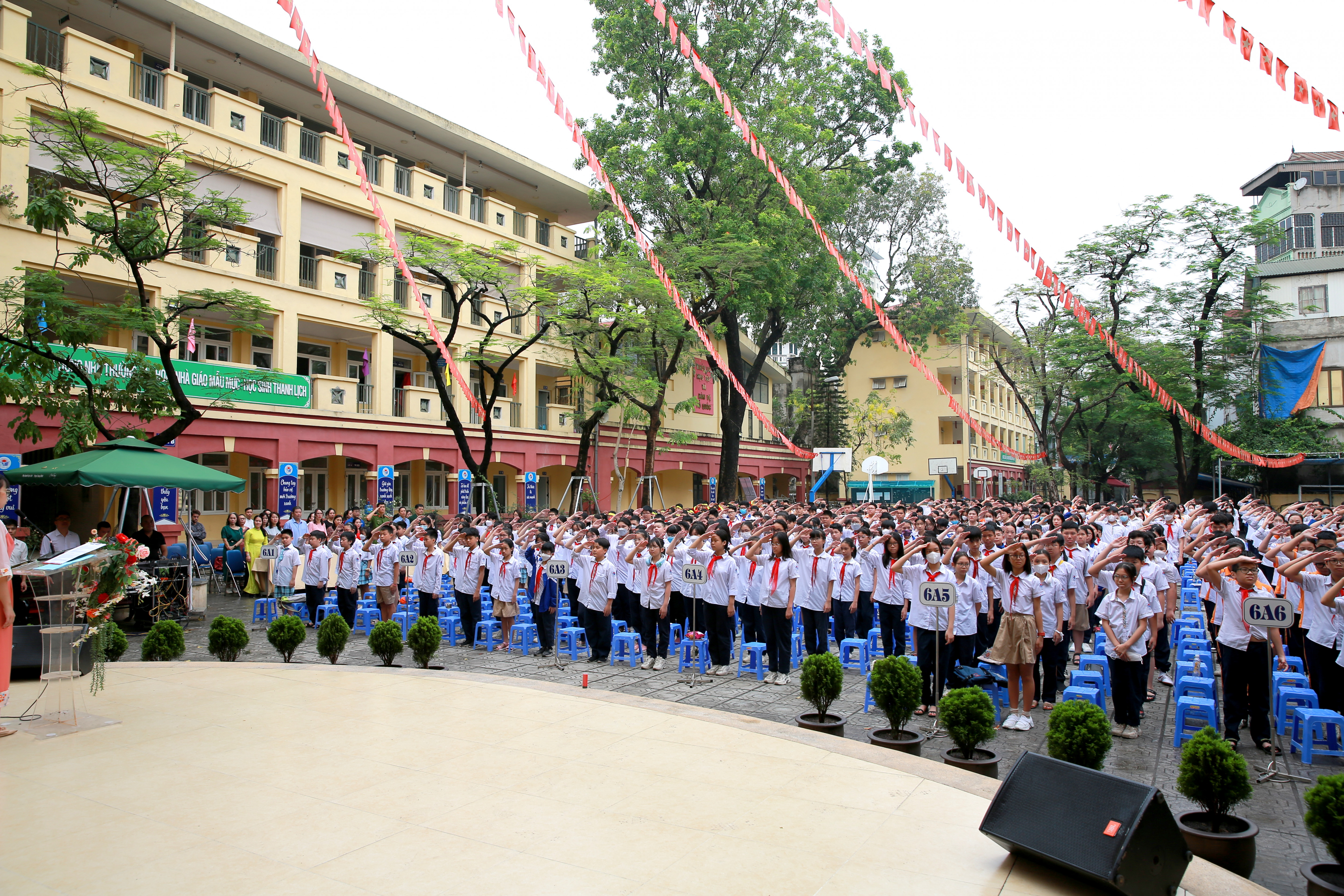 TRƯỜNG THCS HÀ HUY TẬP TỔ CHỨC LỄ BẾ GIẢNG NĂM HỌC 2022-2023